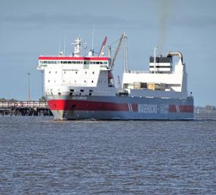 Schiffe auf der Weser vor Harriersand