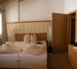 Schlafzimmer mit Sat-TV