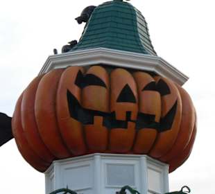 Halloween Deko im Park