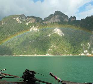 Regenbogen über dem Stausee