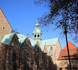 Blick zu den südlichen Seitenkapellen