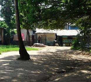 Gebäude neben der schule