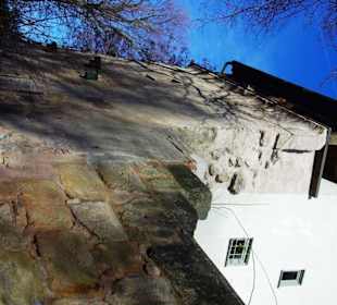 An der Stadtmauer entlang