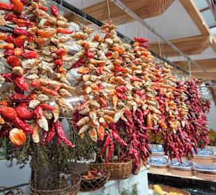 Rundgang durch die Markthalle von Funchal