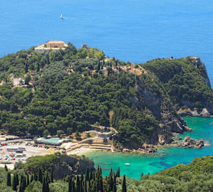 Zauberhaftes Korfu. Blick auf Kloster Paleokastriza