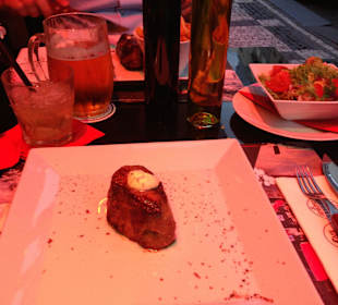 Steak mit Beilagensalat - sehr lecker