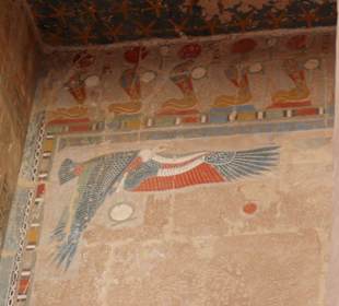 Göttin Nekhbet in Geierform