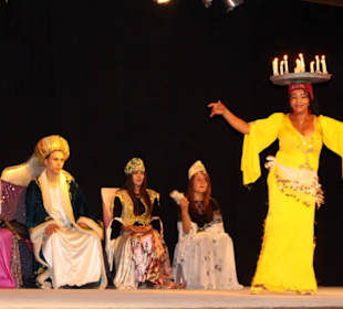  Folklore-Show mit Abendessen