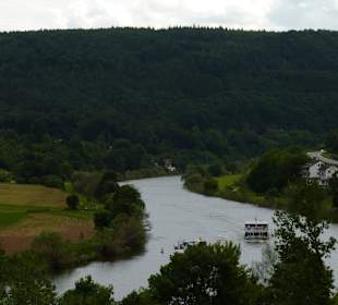 Vierburgeneck und Ausflugsschiffe auf dem Neckar