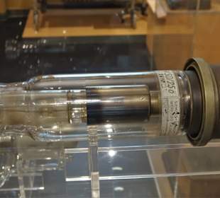 Alte Röntgenröhre im Museum