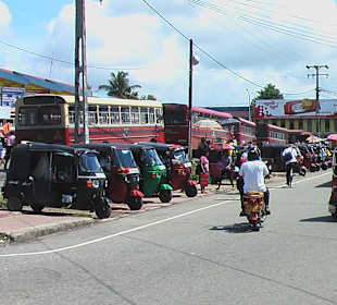 Neben vom Bus Terminal