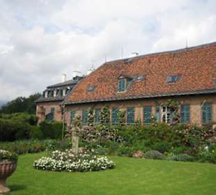 Die schönen Blumenbeete vom Schloss.