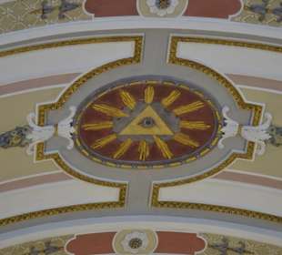 Das Auge Gottes im Gewölbe