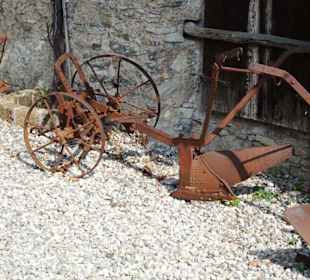 Alte Geräte zur Bewirtschaftung des Gewächshauses