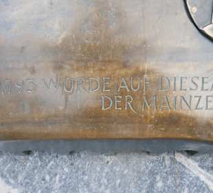 1793 wurde auf diesem Platz der Freiheitsbaum