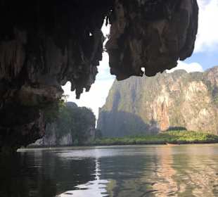 Kanufahrt durch die Grotten in der Phangnga Bucht