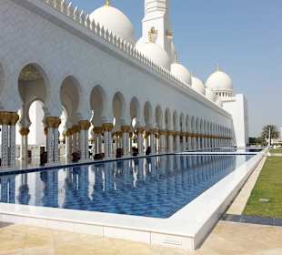 Die Scheich Zayed Moschee in Abu Dhabi