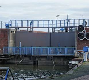 Das hafenseitige Schleusentor von Weener