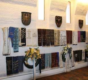 Gedenkhalle im Turmeingang