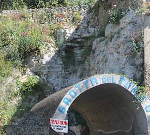 Sanktuarium SS.Trinita Montagna Spaccata