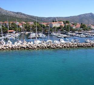 Bootshafen von Orebic mit Fähranleger nach Korcula
