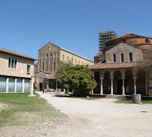 О. Торчелло. Центральная площадь