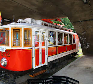 Eine der beiden Bahnen der historische Straßenbahn