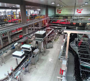 In der Flaschenabfüllung der Brauerei Stiegl