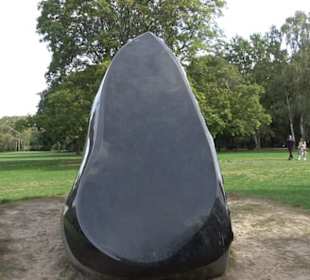 Global Stone Skulpturengruppe
