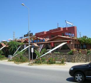 Aussenansicht Samata Bar bei Tag