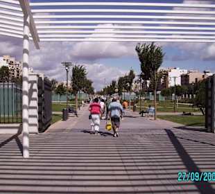 Übergang zu Park mit Busbf.