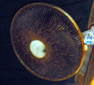 Ekeliger Ventilator an der Decke