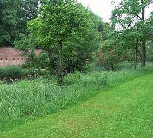 Escarpenmauer Glacis Park