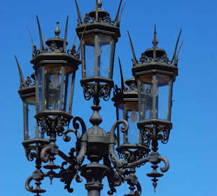 Die Laternen vor der Oper