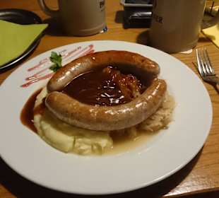 Bratwust mit Kartoffelbrei und Sauerkraut