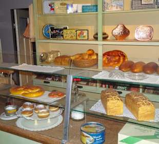 Blick in einen historischen Dorfbäckerladen