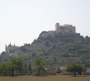 Vista del monte con el pueblo