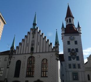 Das Alte Rathaus mit Rathausturm am Marienplatz