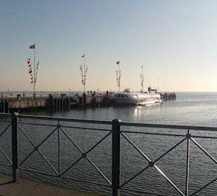 Bootsanlegesteg Tragflügelboote Peterhof