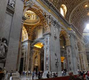 Wnętrze bazyliki - nawa główna.