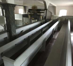 Sitzplätze auf der Empore