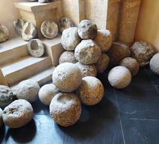 In der Waffenhalle des Schlosses von Vianden