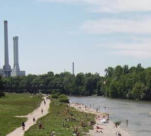 Blick über die Isar nach Sendling und Kraftwerk