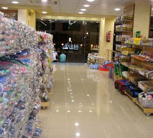 Natürlich auch Badeschuhe in verschiednene Ausführungen