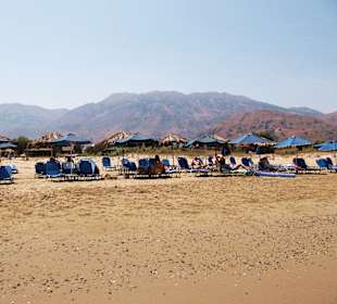 Der unverbaute, wunderschöne Sandstrand