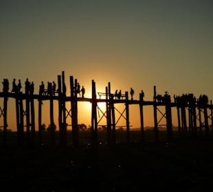 Langsam versinkt die Sonne 