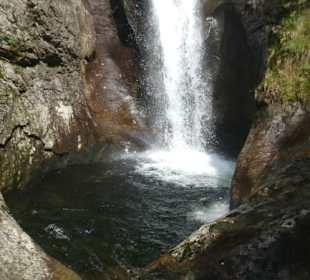 Wasserfall-Tour: beim Hochfall-Wasserfall