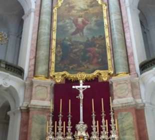 Die katholische Hofkirche – Innenansicht