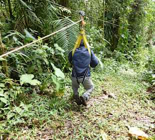 Es hilft nichts Louis unser Reiseleiter muß rüber