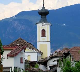 Girlan mit Pfarrkirche